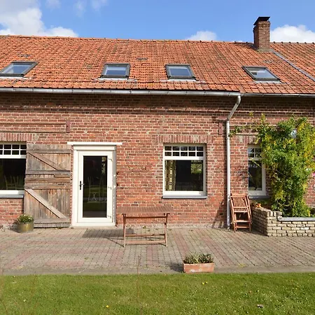 Cozy Holiday In With Terrace Vakantiehuis
