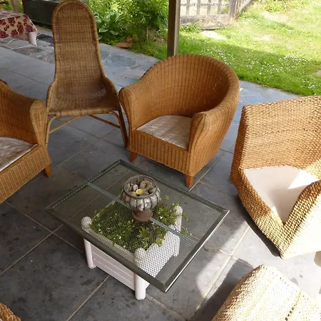 Vakantiehuis Cozy Holiday In With Terrace